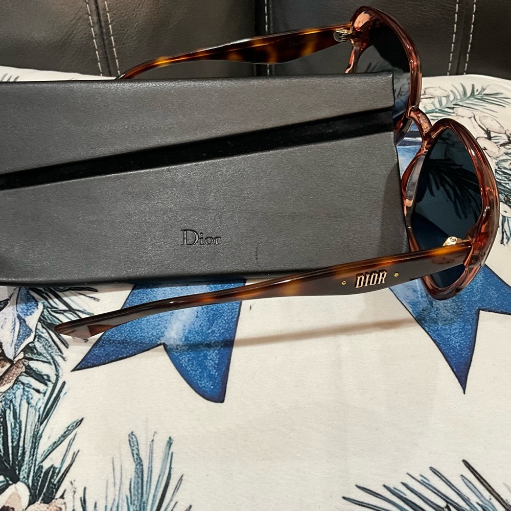 Christian Dior Tortoise Shell Sunglasses - Picture 8 of 8